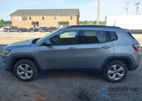 2018 Jeep Compass Latitude 4X4 из США, поврежденный, VIN 3C4NJDBB2JT117009